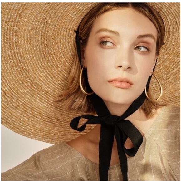 New! Oblong Gold Hoop Earrings (1030) NWOT - Picture 4 of 5